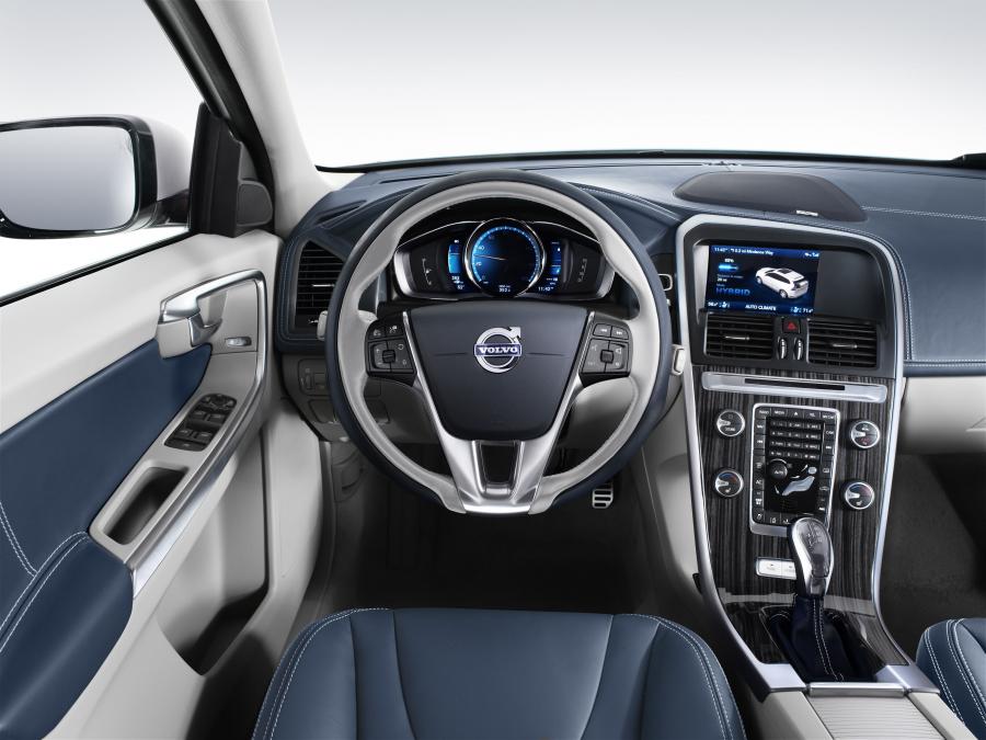 Торпедо Volvo XC60 Plug-in Hybrid Concept 2012 года  (фото 10 из 20)